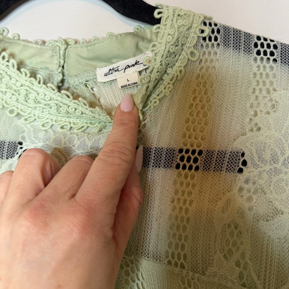 Ultra Pink Women’s Lace Top Dusty Green Size L - Picture 5 of 9